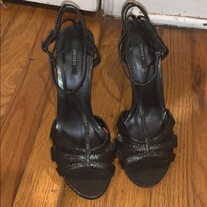 Forever 21 Black and Gold Heel, Size 8